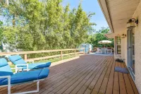 Walk to Beach, Fenced, Pet & Family Friendly