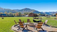 Meadow Breeze/360-Degree Mountain Landscapes/Fire Pit - Twin Cabin