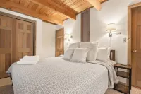 Mt Washington Valley Fall Getaway with Game Room and Deck! Hotels in Bartlett