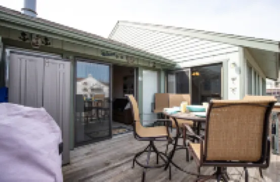 Access to Lake View Pool and Boat Slip Available - Charming Lake Retreat