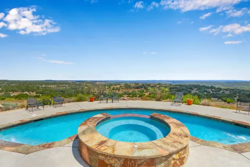 Charming Escape and Creekside Hot Tub - Cozy Hill Country Retreat