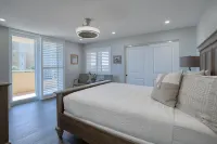 Seaside Serenity - Beachfront Pool, Hot Tub, WiFi