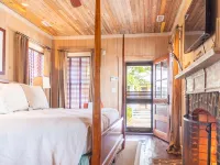 Waterfront Access and On-Site Amenities - Charming Coastal Retreat Hotels in Pamlico County