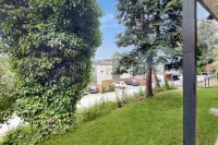 Renovated Queen Anne Escape | Smart TV, Parking, Patio & Walkable Locale Hotels in Bainbridge