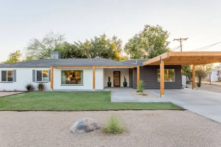 Tangerine Terrace: Modern Living, Firepit, BBQ Отели рядом с достопримечательностью «Хол ин Рок»