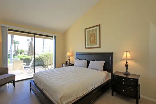 Lake Views and Access to Upscale Club Facilities - Elegant Retreat