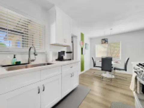 Private Hot Tub and Spacious Outdoor Retreat - Charming Sanctuary