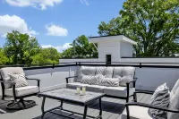 Rooftop Deck and Stylish Living Spaces - Luxurious Nashville Haven Hotels in Berry Hill