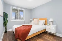 Granite Countertops and Scenic Bike Path Access - Charming Oasis のホテル