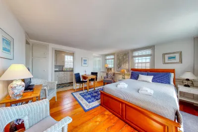 Lovely studio w/full kitchen/free WiFi- next to river/antique shops/restaurants Hotels near North Of The Border