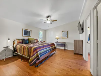 Breathtaking Superstition Mountain Views and Spacious Layout - Charming Oasis