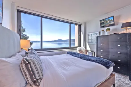 VIP lakefront condo in Brockway Springs Resort