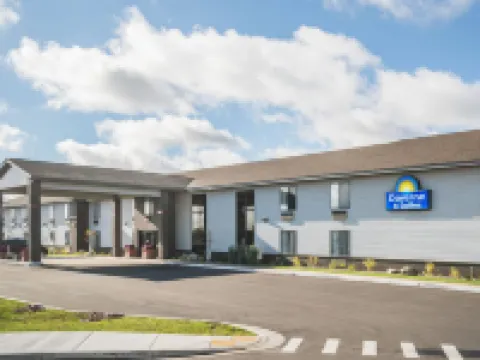 Days Inn & Suites by Wyndham Wausau Hotels in Marathon County