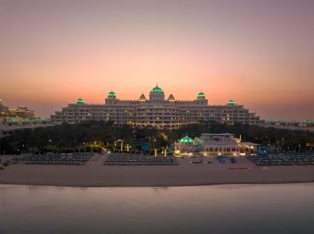Kempinski Hotel & Residences Palm Jumeirah Dubai Отели рядом с достопримечательностью «The View Palm Jumeirah»