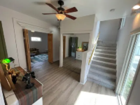 House of Funk - A Cozy & Eclectic Retreat in Des Moines’s Drake Neighborhood