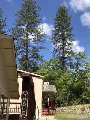 Yosemite Inn at Pine Mountain Lake, Groveland. Gateway to Yosemite National Park
