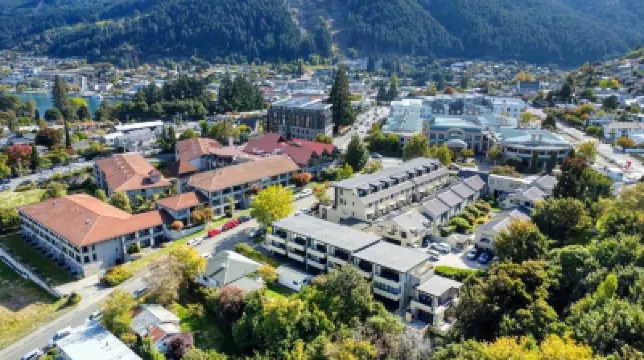 花園閣套房公寓 阿爾卑斯水上樂園附近的飯店