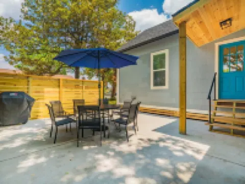 Charming Retreat w/ Bikes 格林科夫斯普林斯酒店