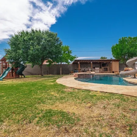 Right at Home-Midland Sprawling Ranch House with Pool Cabana and Playground