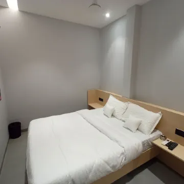Hotel Golden Suites - Near Nesco Отели рядом с достопримечательностью «Пляж Акса»