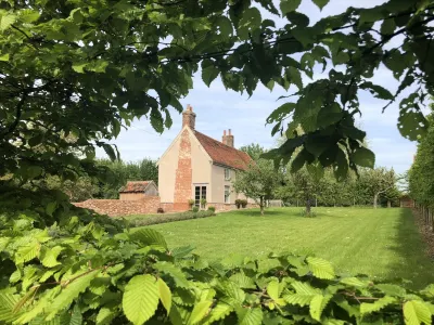 Retreat East Hotels near Hoxne Playing Field & Pavilion