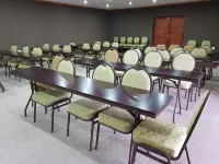 Oceans Hotel & Self Catering - parkir