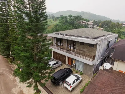 Kamala Plantation View Villa 10 Bedrooms with a Private Heated Infinity Pool and a Billiard Table Hotels in Sindanglaya