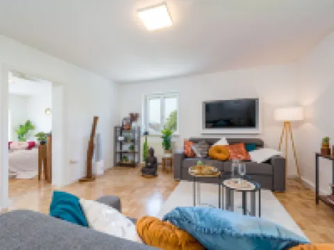EG R-Wunderschöne große 3-Zimmer City Wohnung nähe Salzburg Hotéis em Freilassing