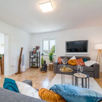 EG R-Wunderschöne große 3-Zimmer City Wohnung nähe Salzburg