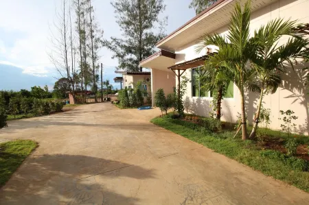 On Green Resort Отели рядом с достопримечательностью «Wat Nong Khao On»