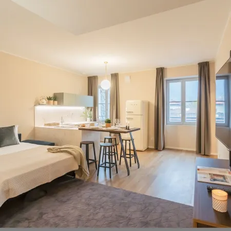V. Suite on Lake Como