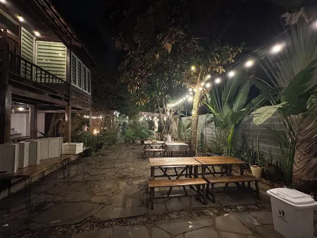 The 47 House Отели рядом с достопримечательностью «BMT Little Garden»