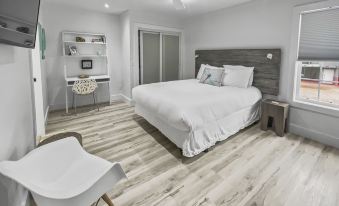 Three Steps to the Beach - 2 Br Townhouse by RedAwning