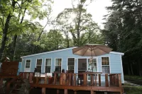 Shimizu Kuniaki’s Paradise of Forest and Lake Hotel di Minamitsuru District