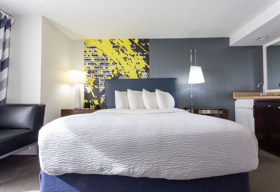 Comfort Inn & Suites Baltimore Inner Harbor - Housity