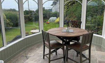 2 Guests - Free Parking - Bbq & Patio - Sea Views