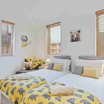 Urban Heights - Two Bedroom Two Bathroom Loft Style Apartment - Fast Wifi Rooms