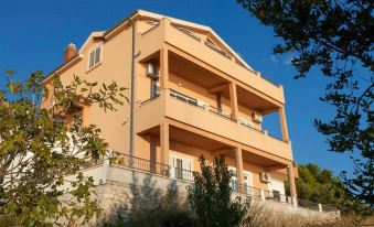 Summerheaven Apartments