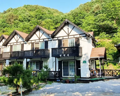 Jirisan Yeonriji Pension Hotels in Hamyang