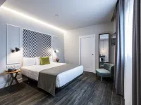 Intelier Victoria Hotels near Beach of La Concha