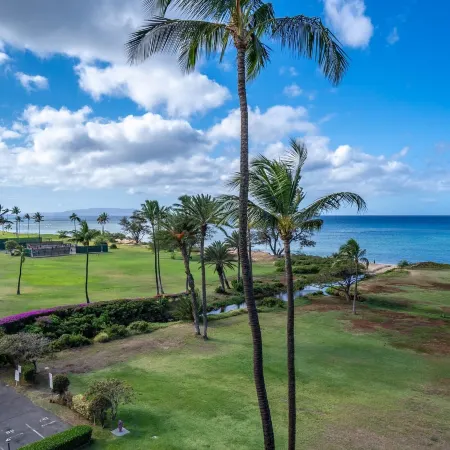 Elegant Penthouse Oceanfront Vistas
