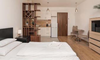 WaterFront City Apartments by UrbanRent