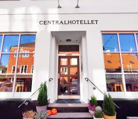 CentralHotellet Отели в г. Stroby