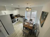 3 Bedroom New House with Wi-Fi Sleep 5 by Home Away from Home