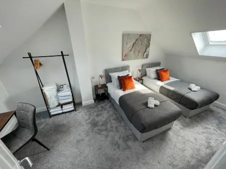 3 Bedroom New House with Wi-Fi Sleep 5 by Home Away from Home Отели рядом с достопримечательностью «Парк Батпул»