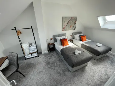 3 Bedroom New House with Wi-Fi Sleep 5 by Home Away from Home