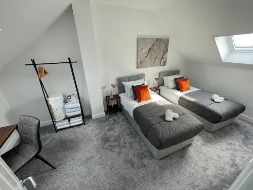 3 Bedroom New House with Wi-Fi Sleep 5 by Home Away from Home