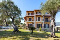 Aloe Apartments by Konnect, 500m from Dassia Beach