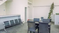 Cozy Stay 2Br Tamansari Mahogany Apartment Hotels in West Telukjambe