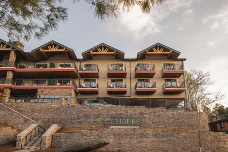 The Embers Hotel Отели в г. Blowing Rock